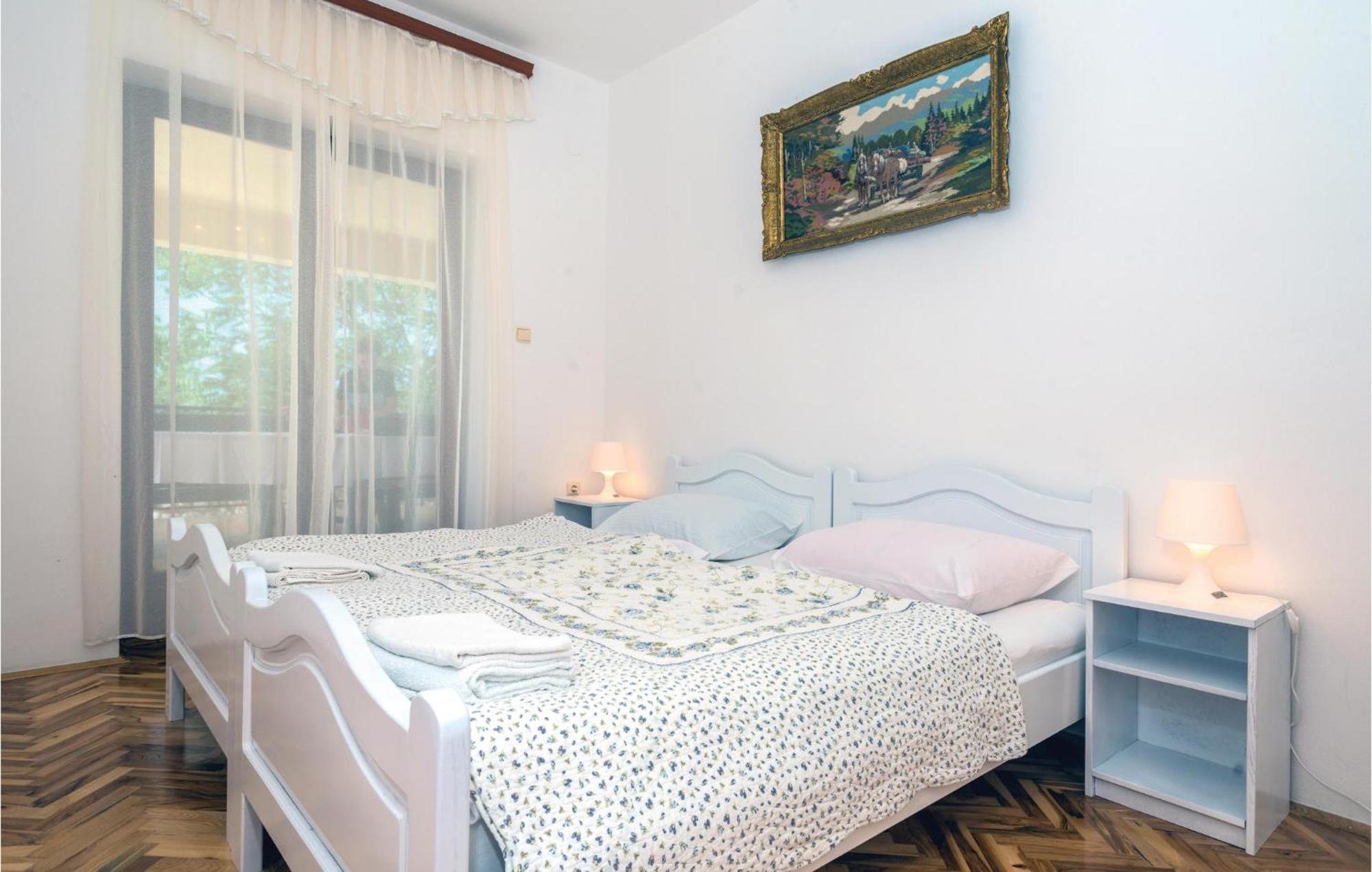 2 Bedroom Stunning Apartment In Senj Сень Экстерьер фото