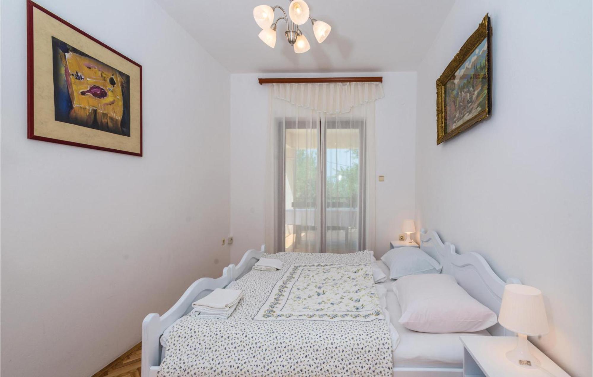 2 Bedroom Stunning Apartment In Senj Сень Экстерьер фото