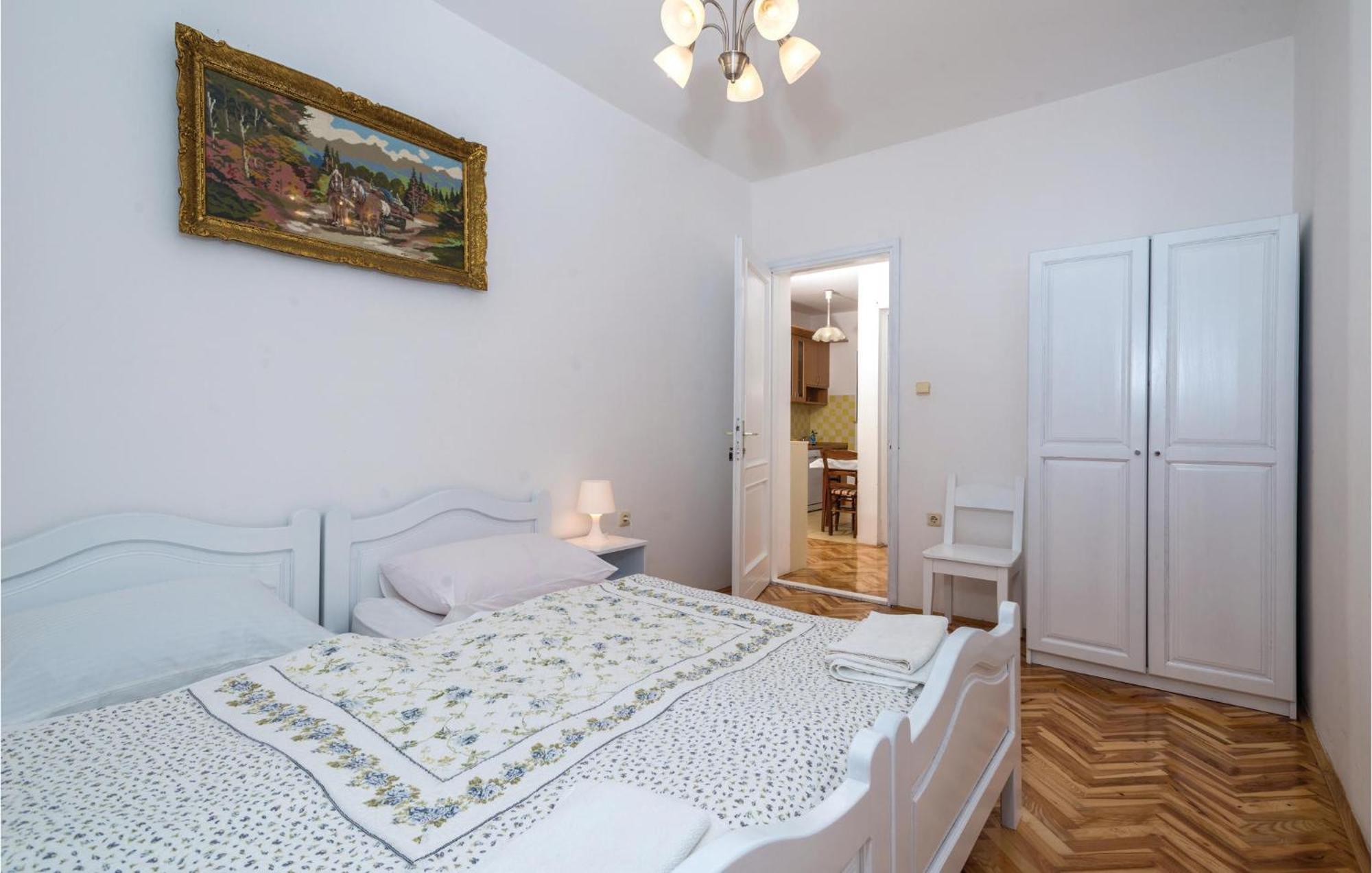 2 Bedroom Stunning Apartment In Senj Сень Экстерьер фото